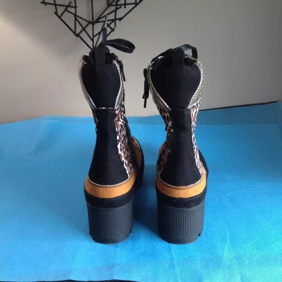 EUC Bamboo Powerful Leopard Print Combat Platform Boots 9 - Picture 6 of 9